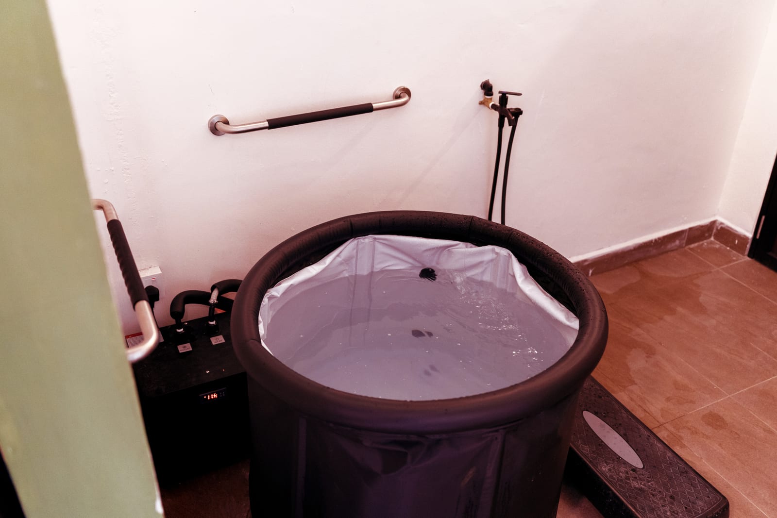 Cold plunge room